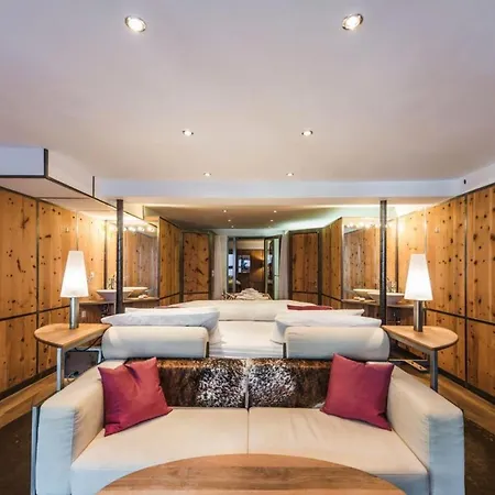 Апартаменти Julen Loftus Chic Mountain Sanctuary With Panoramic Views *