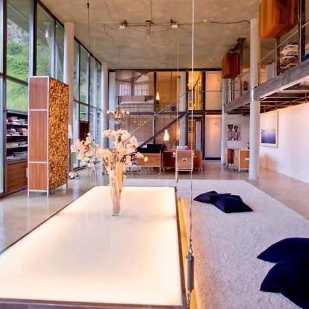 アパート Julen Loftus Chic Mountain Sanctuary With Panoramic Views ツェルマット